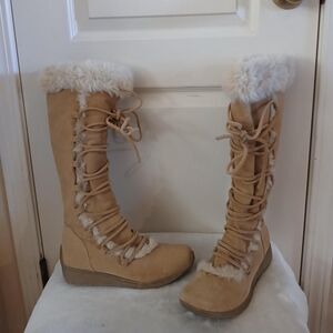 Y2K style tan suede lace up knee high wedge boots with faux fur trim 7.5